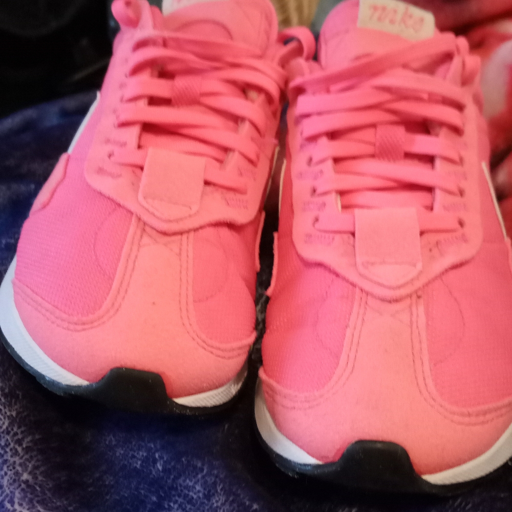 Nike Women's Pink Sneakers